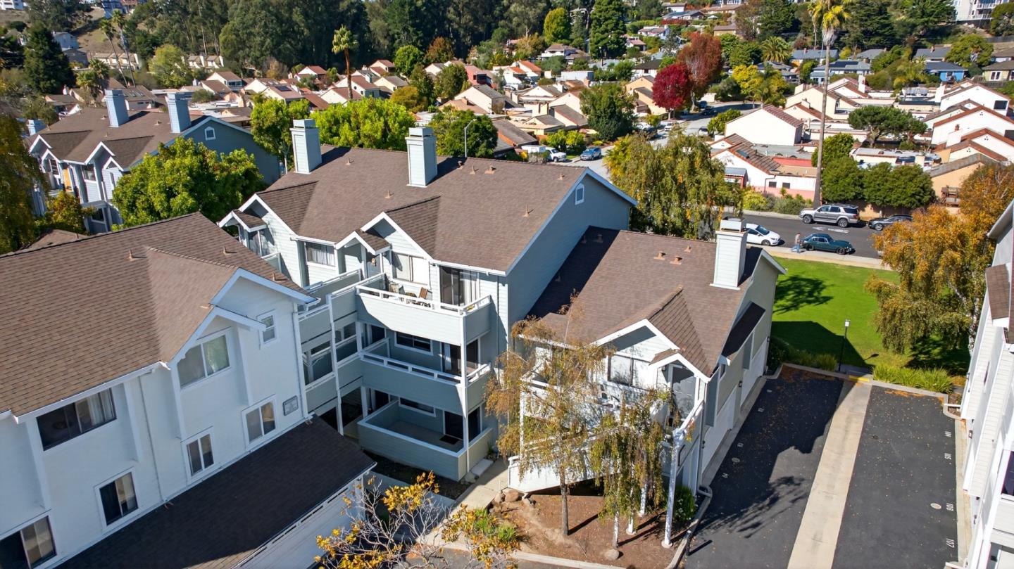 Detail Gallery Image 4 of 33 For 41 Grandview St #1204,  Santa Cruz,  CA 95060 - 2 Beds | 2 Baths