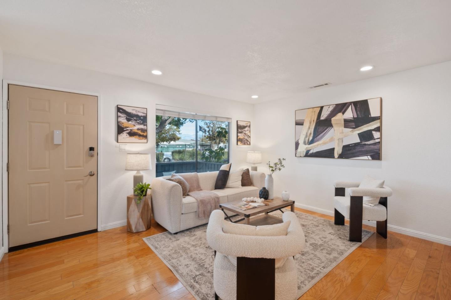 Detail Gallery Image 4 of 25 For 171 Kenbrook Cir, San Jose,  CA 95111 - 3 Beds | 1/1 Baths