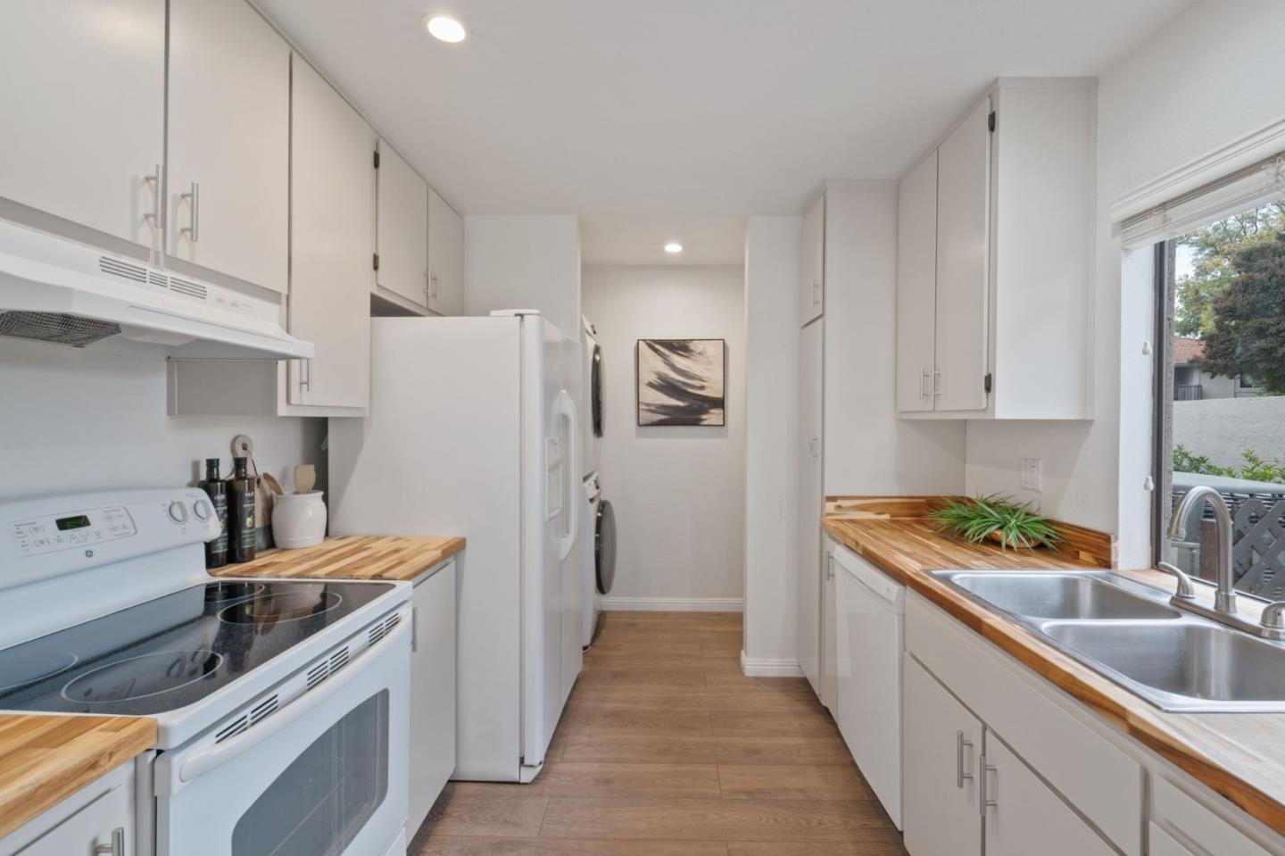 Detail Gallery Image 9 of 25 For 171 Kenbrook Cir, San Jose,  CA 95111 - 3 Beds | 1/1 Baths