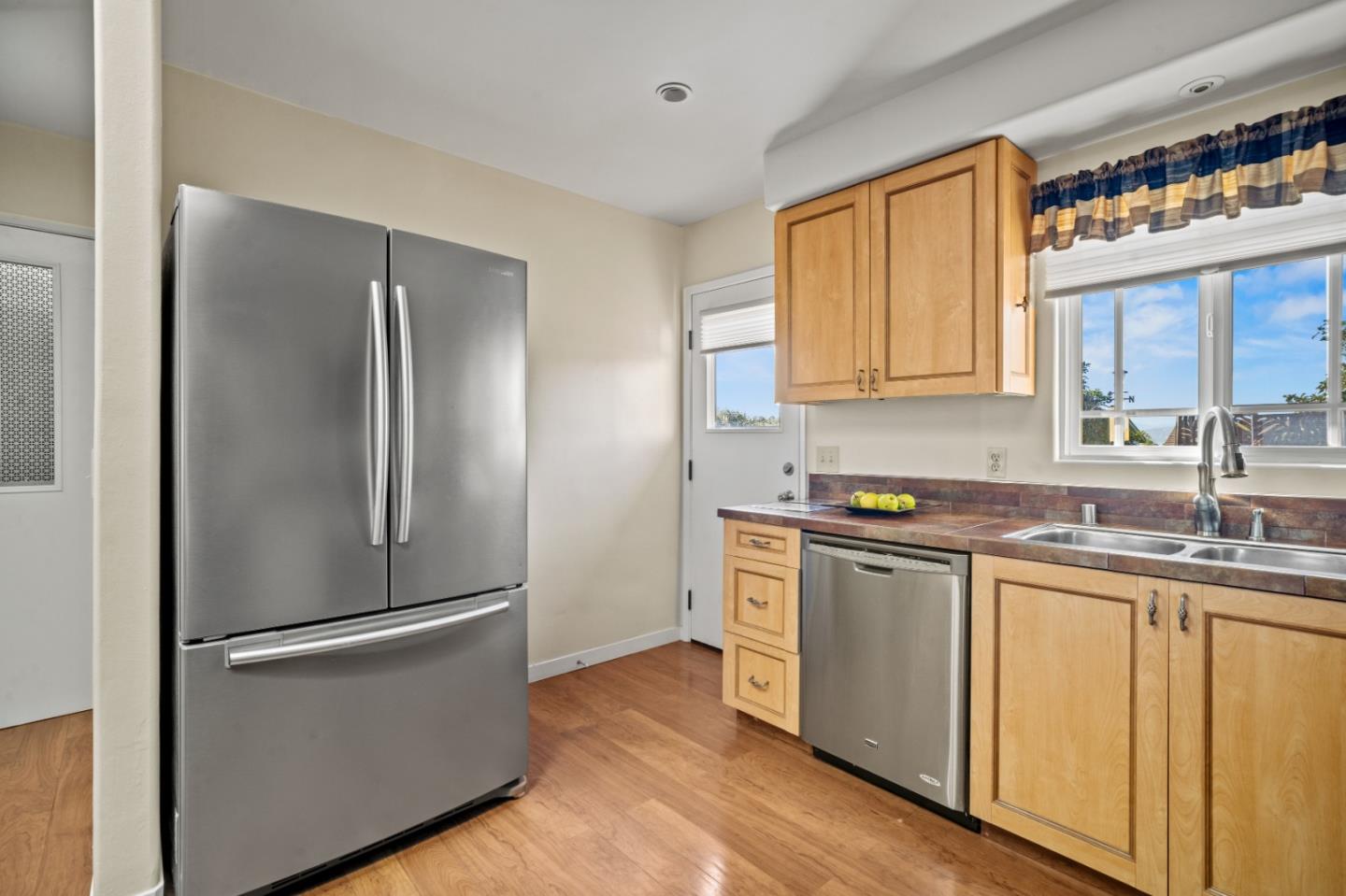 Detail Gallery Image 14 of 28 For 1717 Harding St, Seaside,  CA 93955 - 2 Beds | 2 Baths