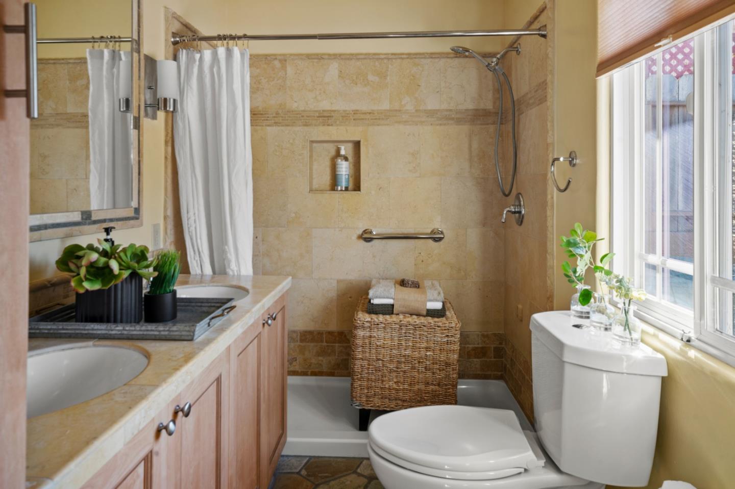 Detail Gallery Image 17 of 28 For 1717 Harding St, Seaside,  CA 93955 - 2 Beds | 2 Baths