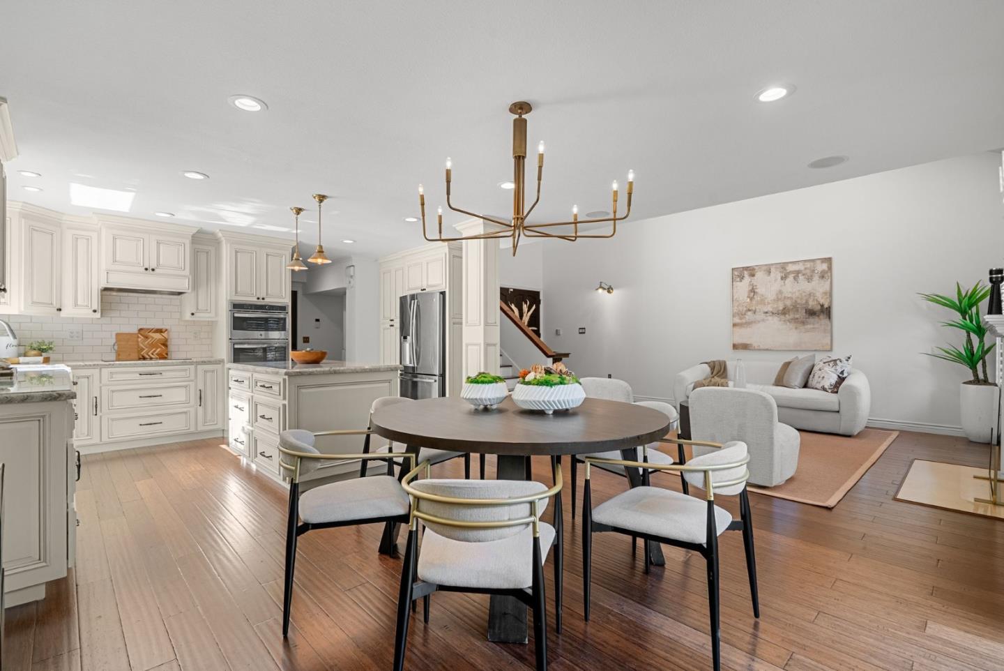 Detail Gallery Image 3 of 28 For 1147 Longshore Dr, San Jose,  CA 95128 - 3 Beds | 2/1 Baths