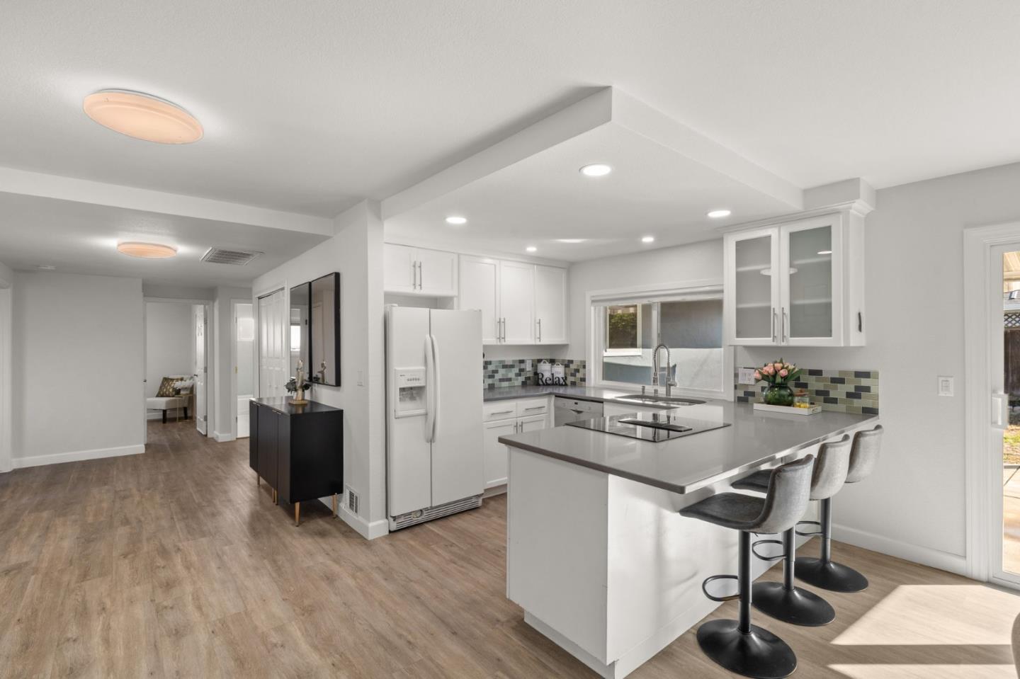 Detail Gallery Image 4 of 23 For 5986 Loma Prieta Dr, San Jose,  CA 95123 - 3 Beds | 2 Baths