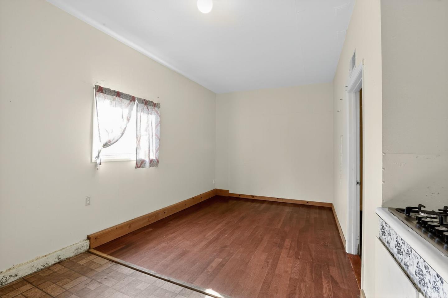 Detail Gallery Image 10 of 30 For 290 Zurich, Watsonville,  CA 95076 - 4 Beds | 2 Baths