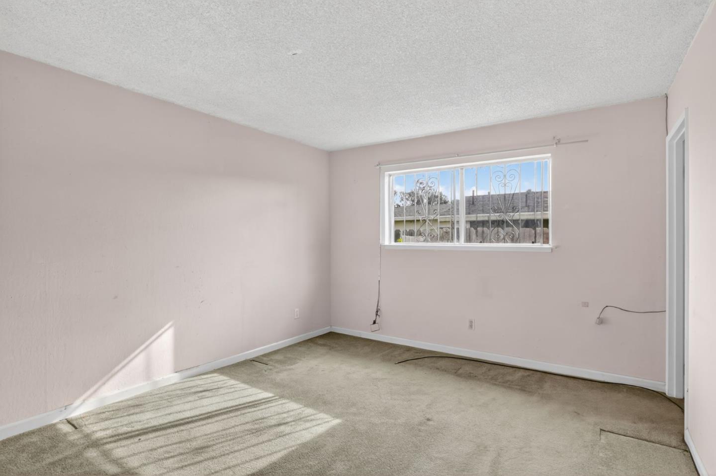 Detail Gallery Image 14 of 30 For 290 Zurich, Watsonville,  CA 95076 - 4 Beds | 2 Baths