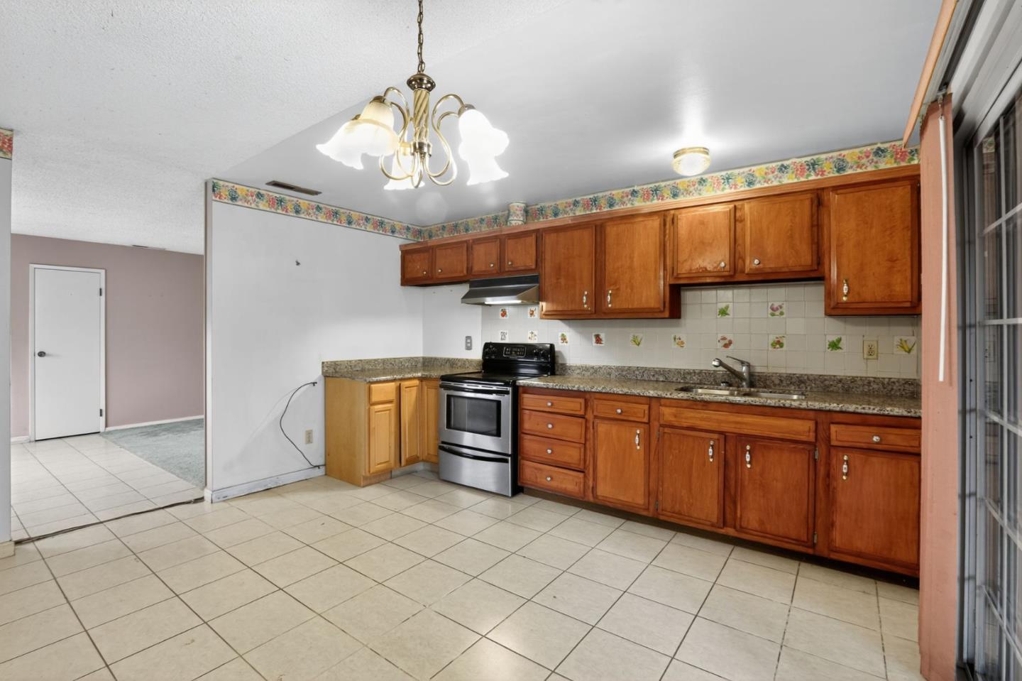 Detail Gallery Image 4 of 30 For 290 Zurich, Watsonville,  CA 95076 - 4 Beds | 2 Baths