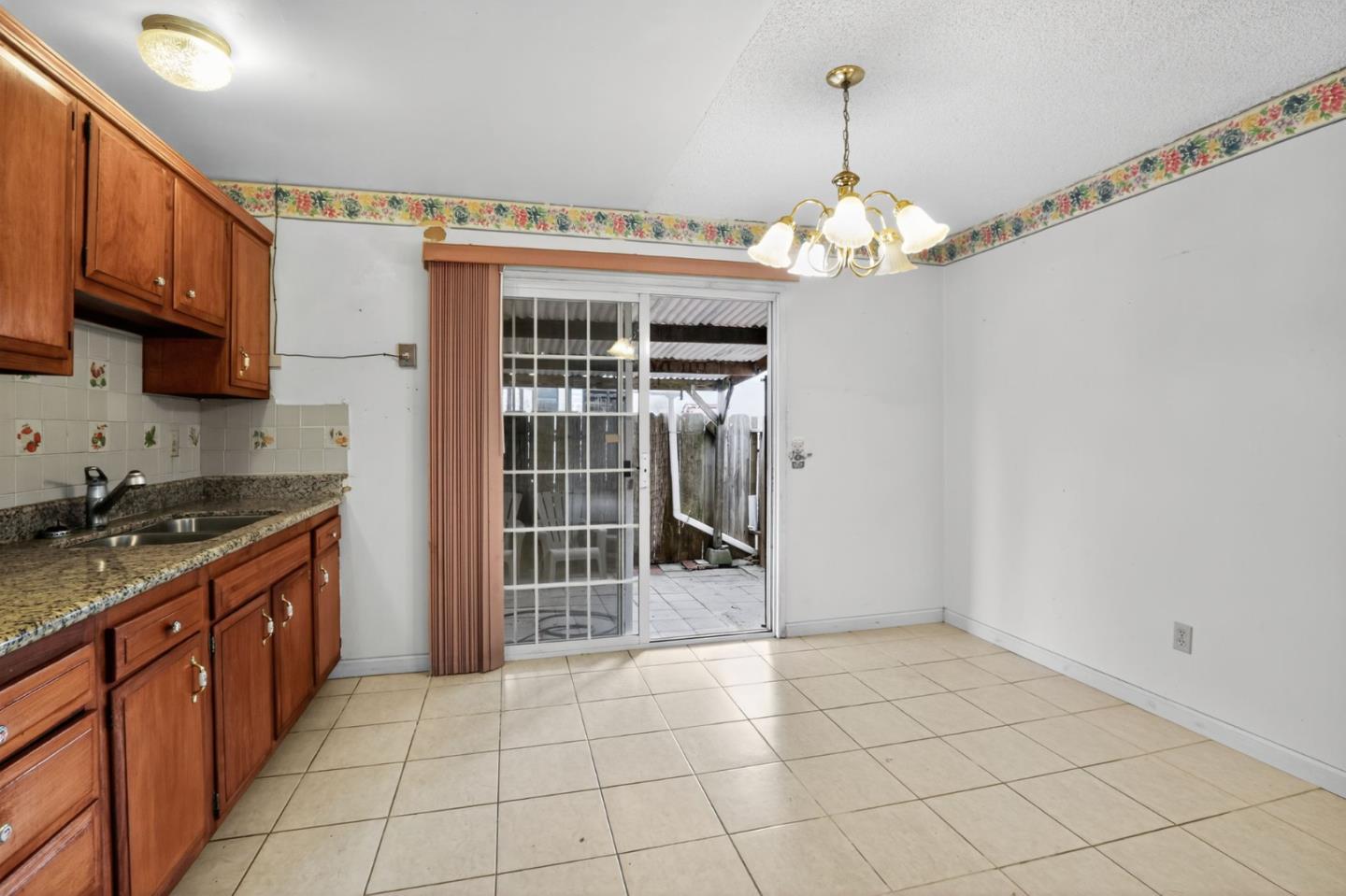 Detail Gallery Image 5 of 30 For 290 Zurich, Watsonville,  CA 95076 - 4 Beds | 2 Baths