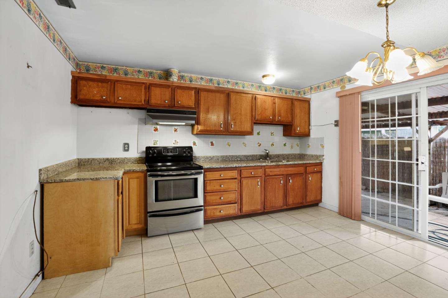 Detail Gallery Image 6 of 30 For 290 Zurich, Watsonville,  CA 95076 - 4 Beds | 2 Baths