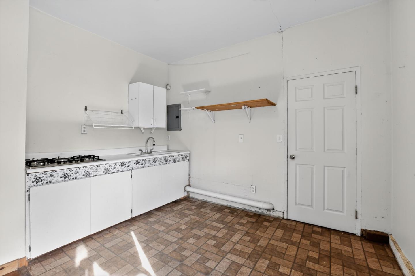 Detail Gallery Image 9 of 30 For 290 Zurich, Watsonville,  CA 95076 - 4 Beds | 2 Baths