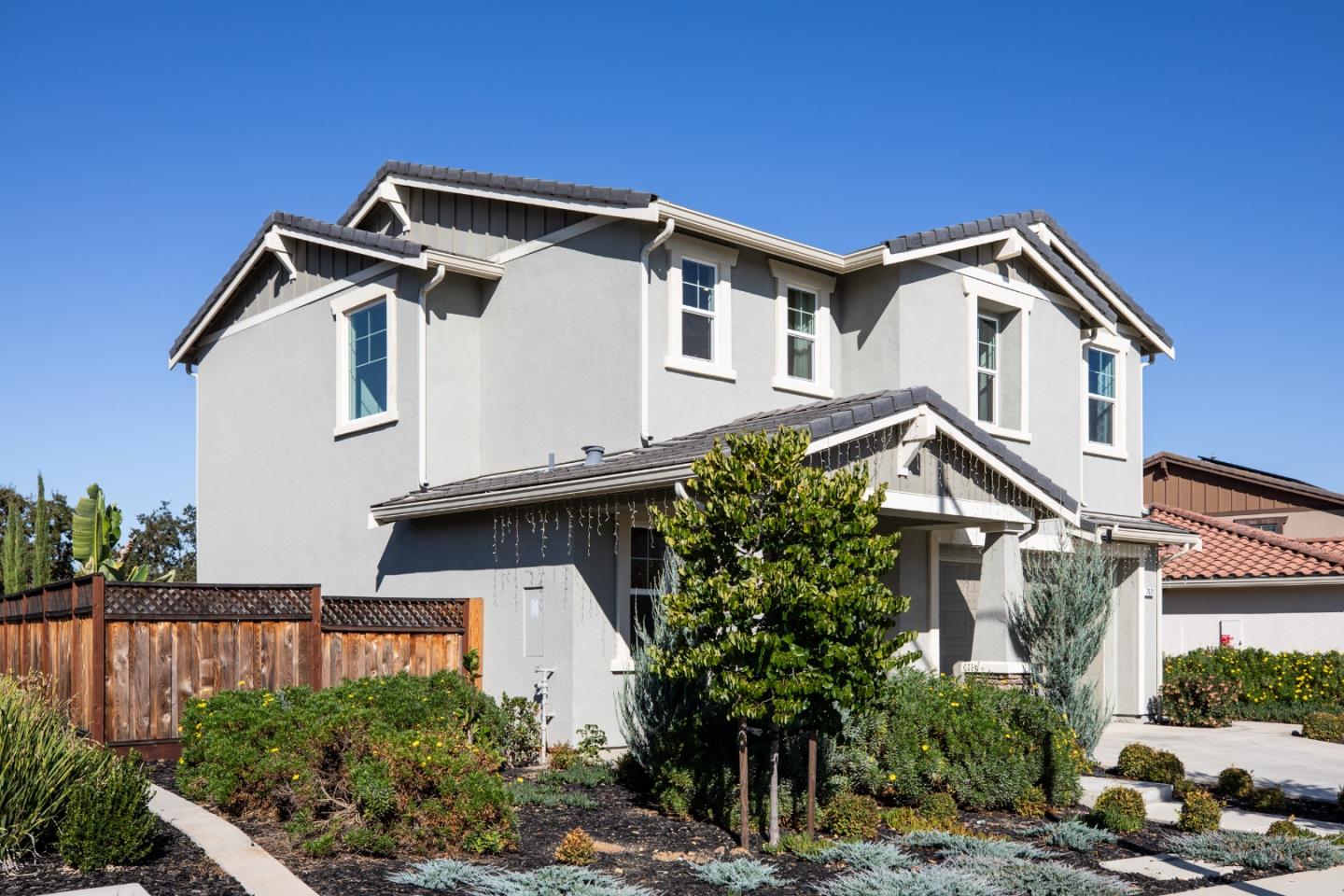 Detail Gallery Image 2 of 26 For 7021 Vintner Ct, Gilroy,  CA 95020 - 4 Beds | 2/1 Baths