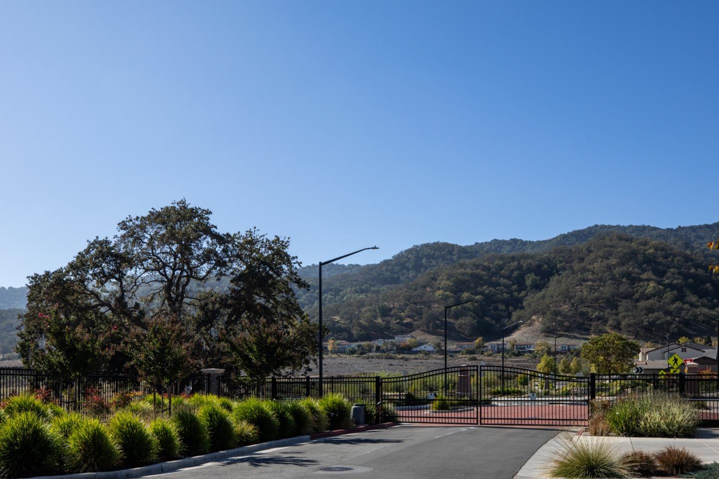 Detail Gallery Image 20 of 26 For 7021 Vintner Ct, Gilroy,  CA 95020 - 4 Beds | 2/1 Baths