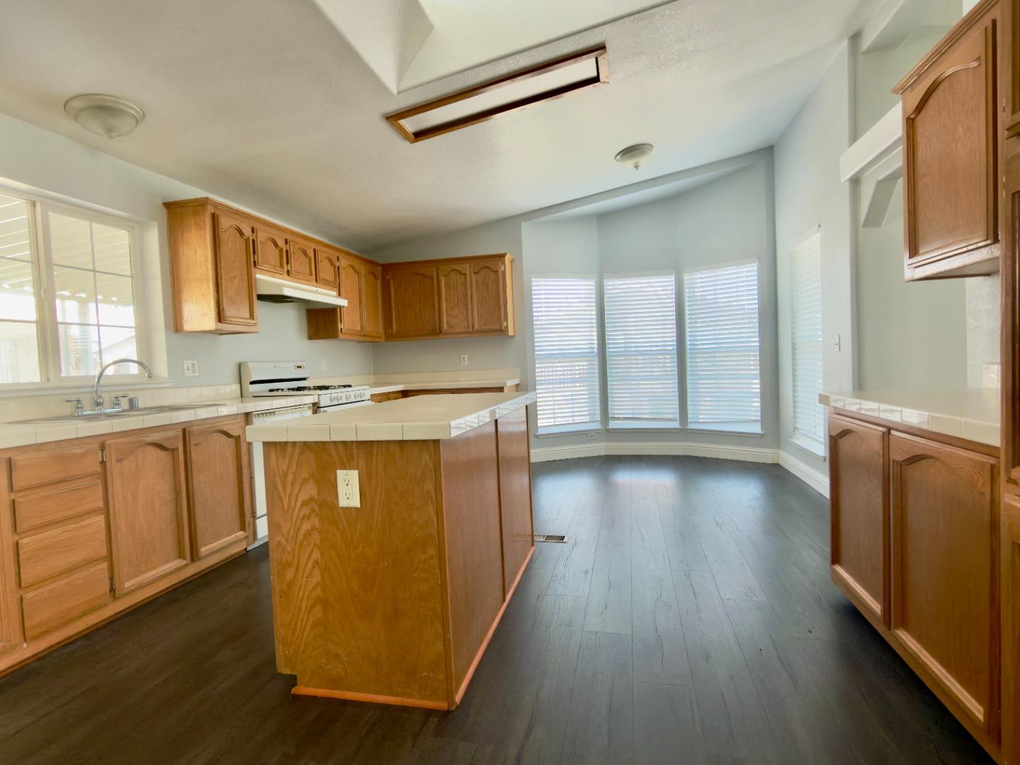 Detail Gallery Image 8 of 21 For 195 Blossom Hill Rd #219,  San Jose,  CA 95123 - 3 Beds | 2 Baths