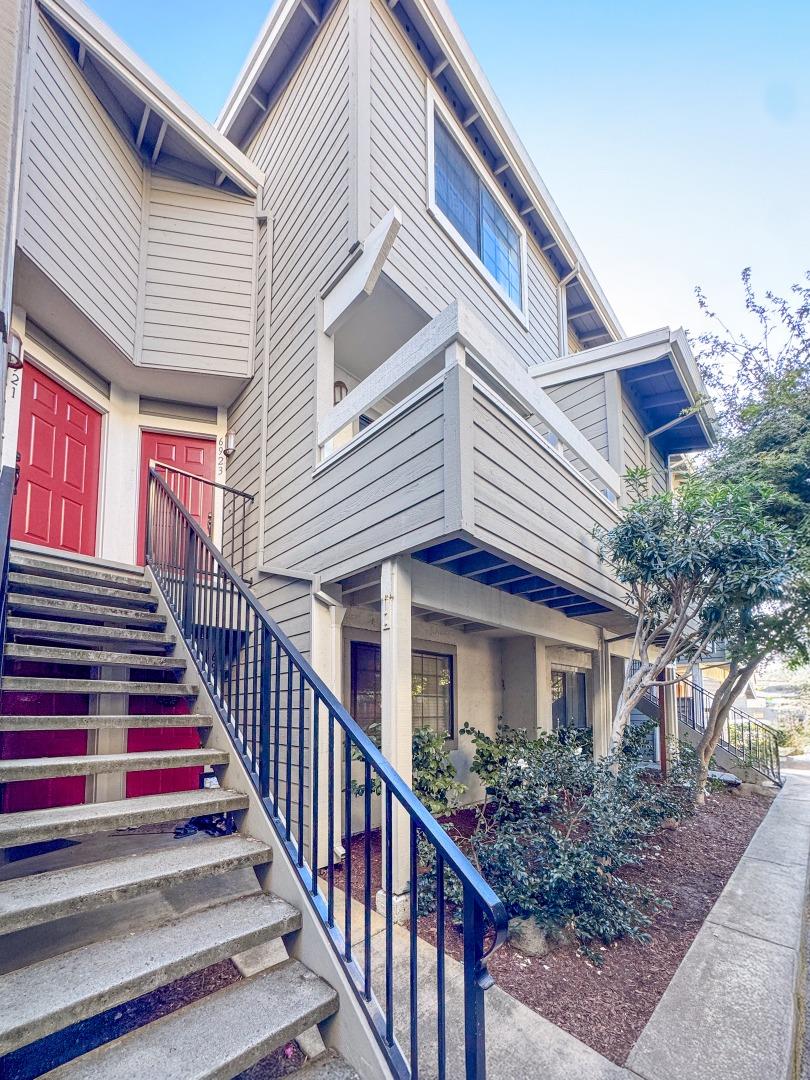 Detail Gallery Image 2 of 44 For 6923 Chantel Ct, San Jose,  CA 95129 - 2 Beds | 2/1 Baths