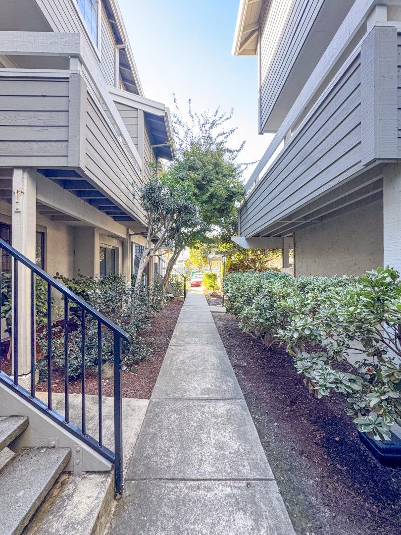 Detail Gallery Image 30 of 44 For 6923 Chantel Ct, San Jose,  CA 95129 - 2 Beds | 2/1 Baths