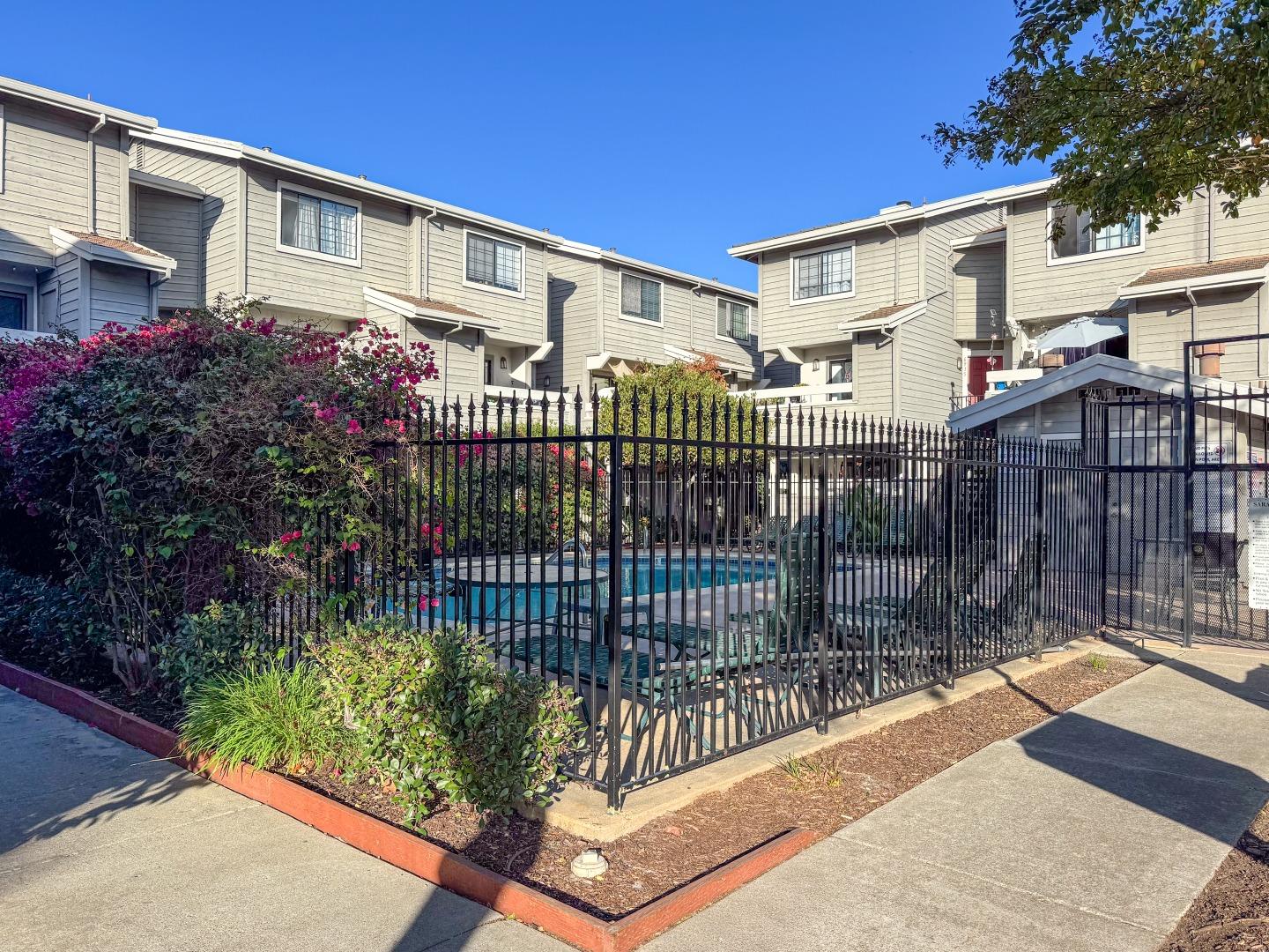 Detail Gallery Image 32 of 44 For 6923 Chantel Ct, San Jose,  CA 95129 - 2 Beds | 2/1 Baths