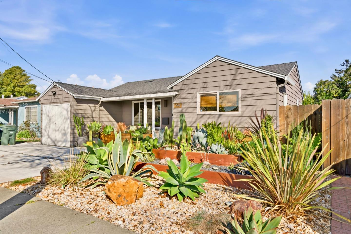 Detail Gallery Image 3 of 52 For 994 Billings Blvd, San Leandro,  CA 94577 - 3 Beds | 1/1 Baths