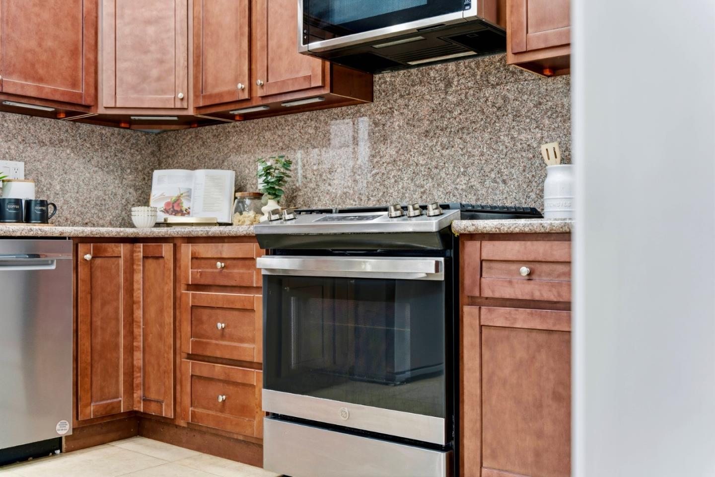 Detail Gallery Image 31 of 52 For 994 Billings Blvd, San Leandro,  CA 94577 - 3 Beds | 1/1 Baths