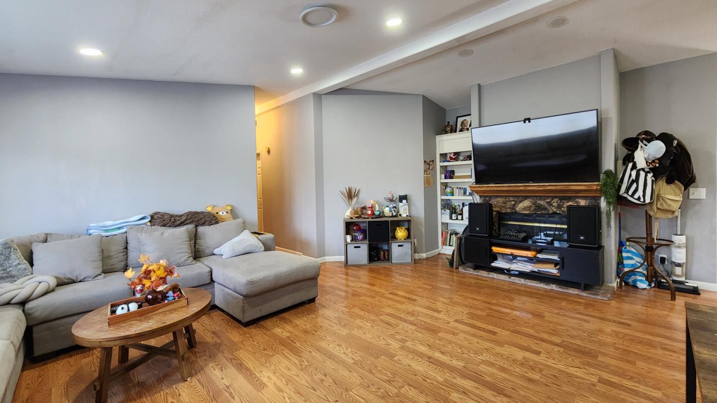 Detail Gallery Image 5 of 15 For 5450 Monterey Rd #142,  San Jose,  CA 95111 - 4 Beds | 2 Baths