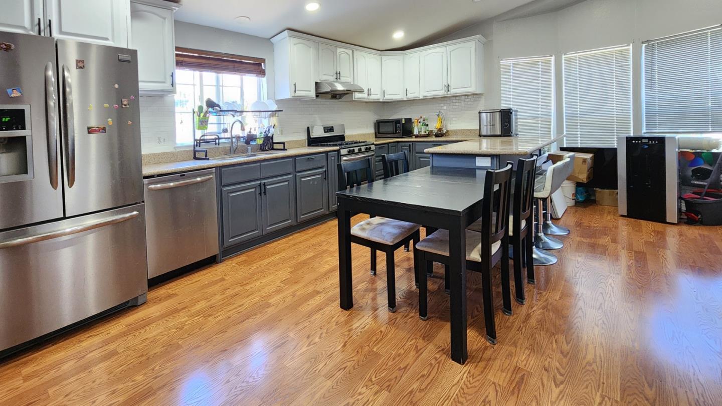 Detail Gallery Image 9 of 15 For 5450 Monterey Rd #142,  San Jose,  CA 95111 - 4 Beds | 2 Baths