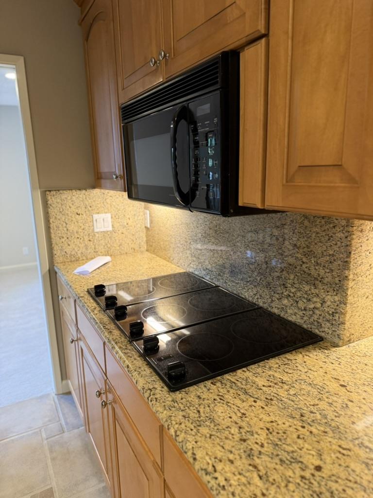 Detail Gallery Image 10 of 27 For 2439 Sharon Oaks Dr, Menlo Park,  CA 94025 - 2 Beds | 2/1 Baths