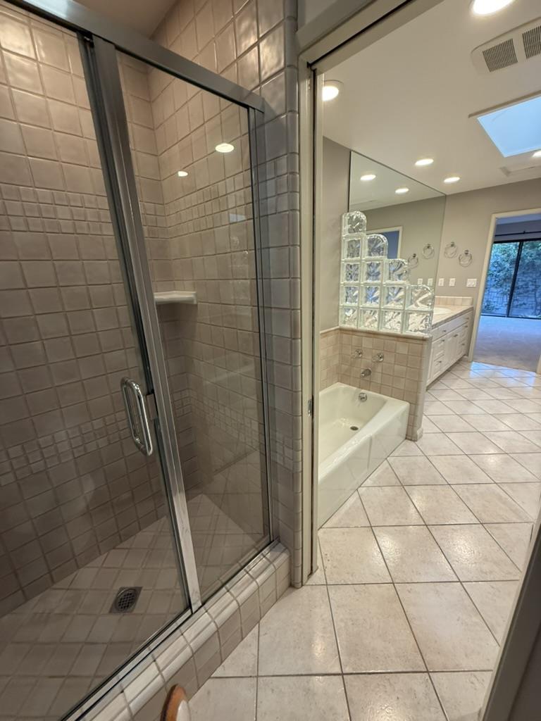 Detail Gallery Image 13 of 27 For 2439 Sharon Oaks Dr, Menlo Park,  CA 94025 - 2 Beds | 2/1 Baths