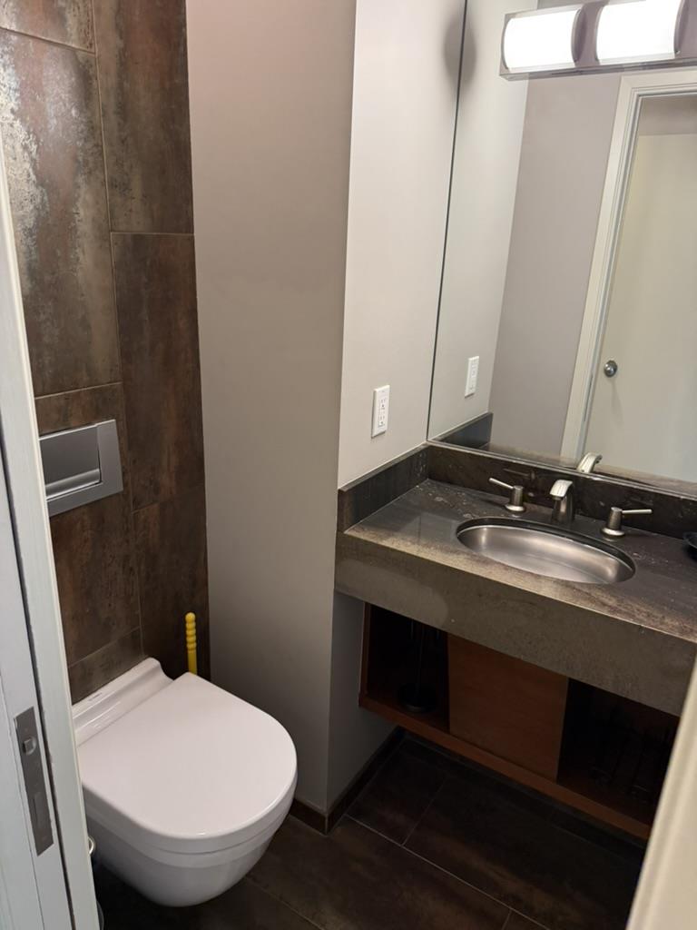 Detail Gallery Image 17 of 27 For 2439 Sharon Oaks Dr, Menlo Park,  CA 94025 - 2 Beds | 2/1 Baths