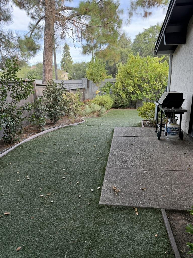 Detail Gallery Image 19 of 27 For 2439 Sharon Oaks Dr, Menlo Park,  CA 94025 - 2 Beds | 2/1 Baths