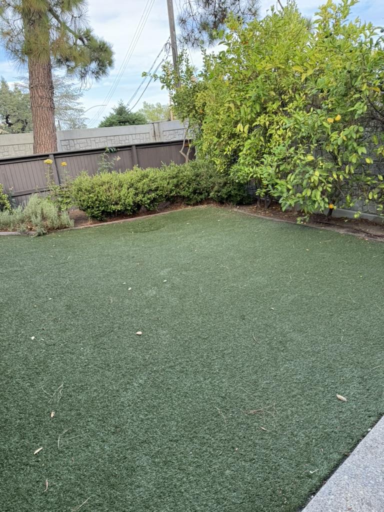 Detail Gallery Image 20 of 27 For 2439 Sharon Oaks Dr, Menlo Park,  CA 94025 - 2 Beds | 2/1 Baths