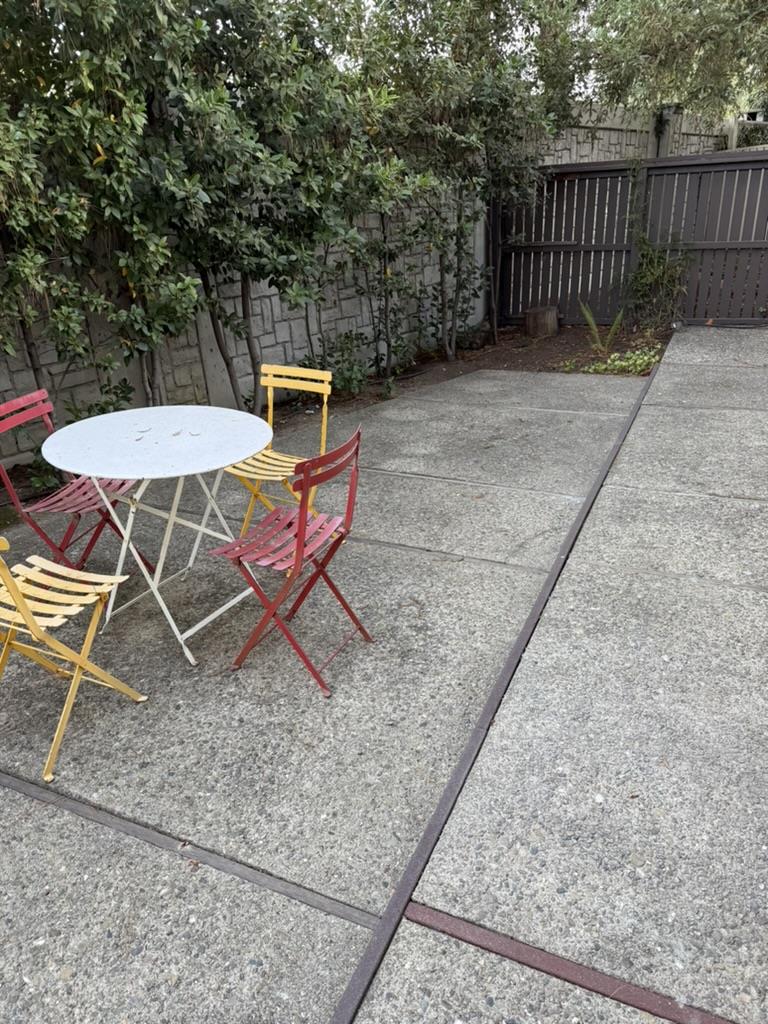 Detail Gallery Image 22 of 27 For 2439 Sharon Oaks Dr, Menlo Park,  CA 94025 - 2 Beds | 2/1 Baths