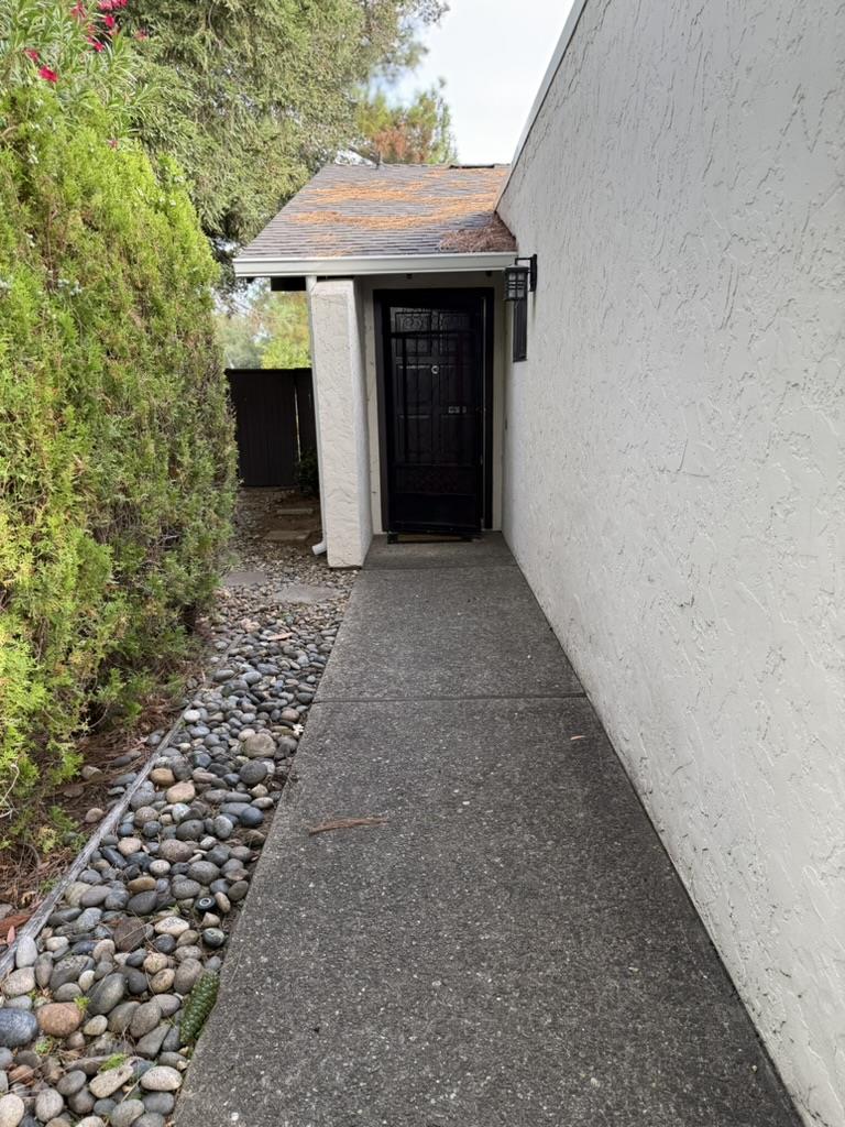 Detail Gallery Image 25 of 27 For 2439 Sharon Oaks Dr, Menlo Park,  CA 94025 - 2 Beds | 2/1 Baths