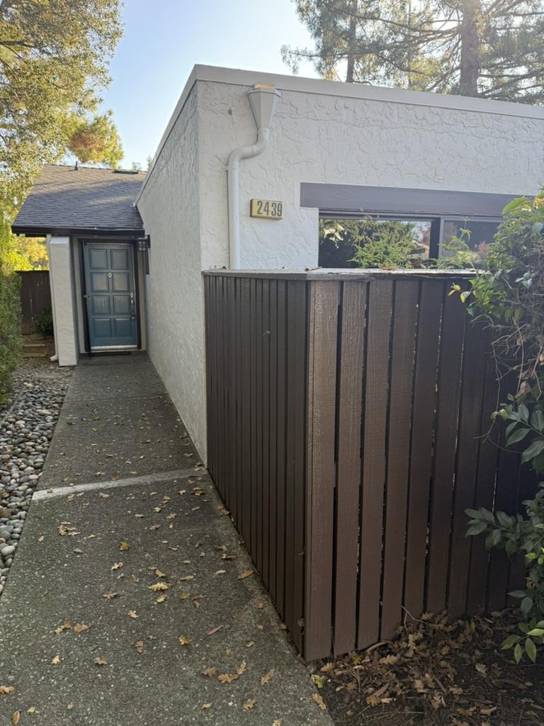 Detail Gallery Image 28 of 32 For 2439 Sharon Oaks Dr, Menlo Park,  CA 94025 - 2 Beds | 2/1 Baths