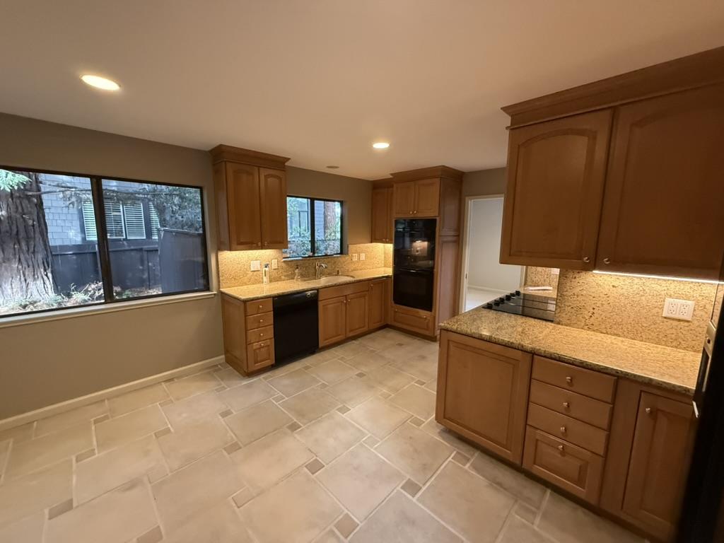 Detail Gallery Image 7 of 27 For 2439 Sharon Oaks Dr, Menlo Park,  CA 94025 - 2 Beds | 2/1 Baths