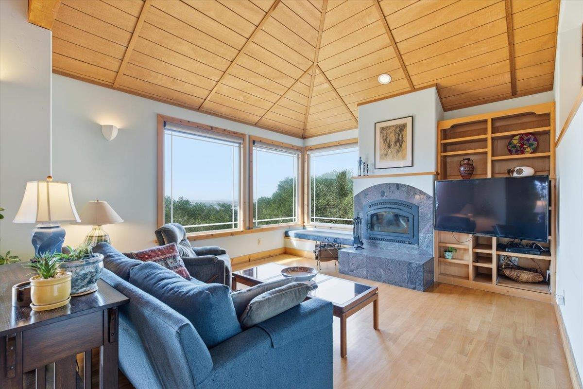 Detail Gallery Image 14 of 42 For 1175 Eagle Hill Rd, Royal Oaks,  CA 95076 - 2 Beds | 2 Baths