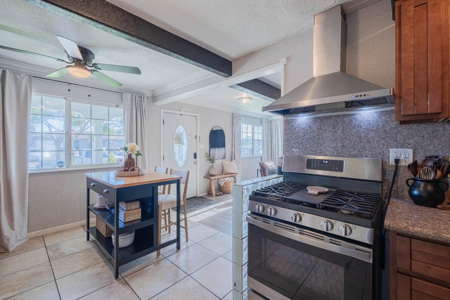 Detail Gallery Image 13 of 21 For 453 Chaparral St, Salinas,  CA 93906 - 3 Beds | 1 Baths