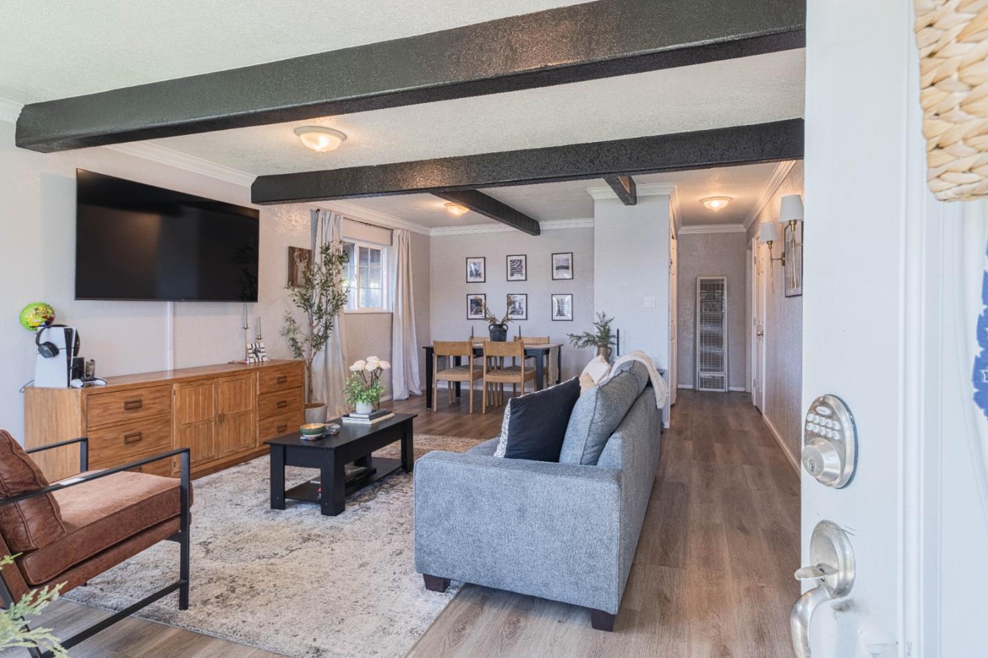 Detail Gallery Image 4 of 21 For 453 Chaparral St, Salinas,  CA 93906 - 3 Beds | 1 Baths