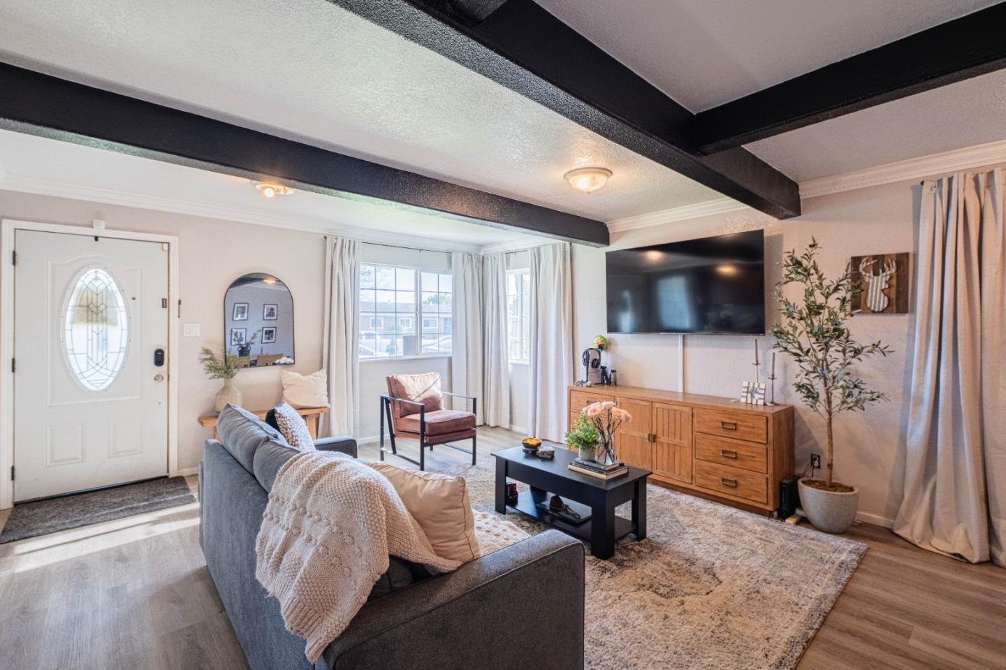 Detail Gallery Image 5 of 21 For 453 Chaparral St, Salinas,  CA 93906 - 3 Beds | 1 Baths