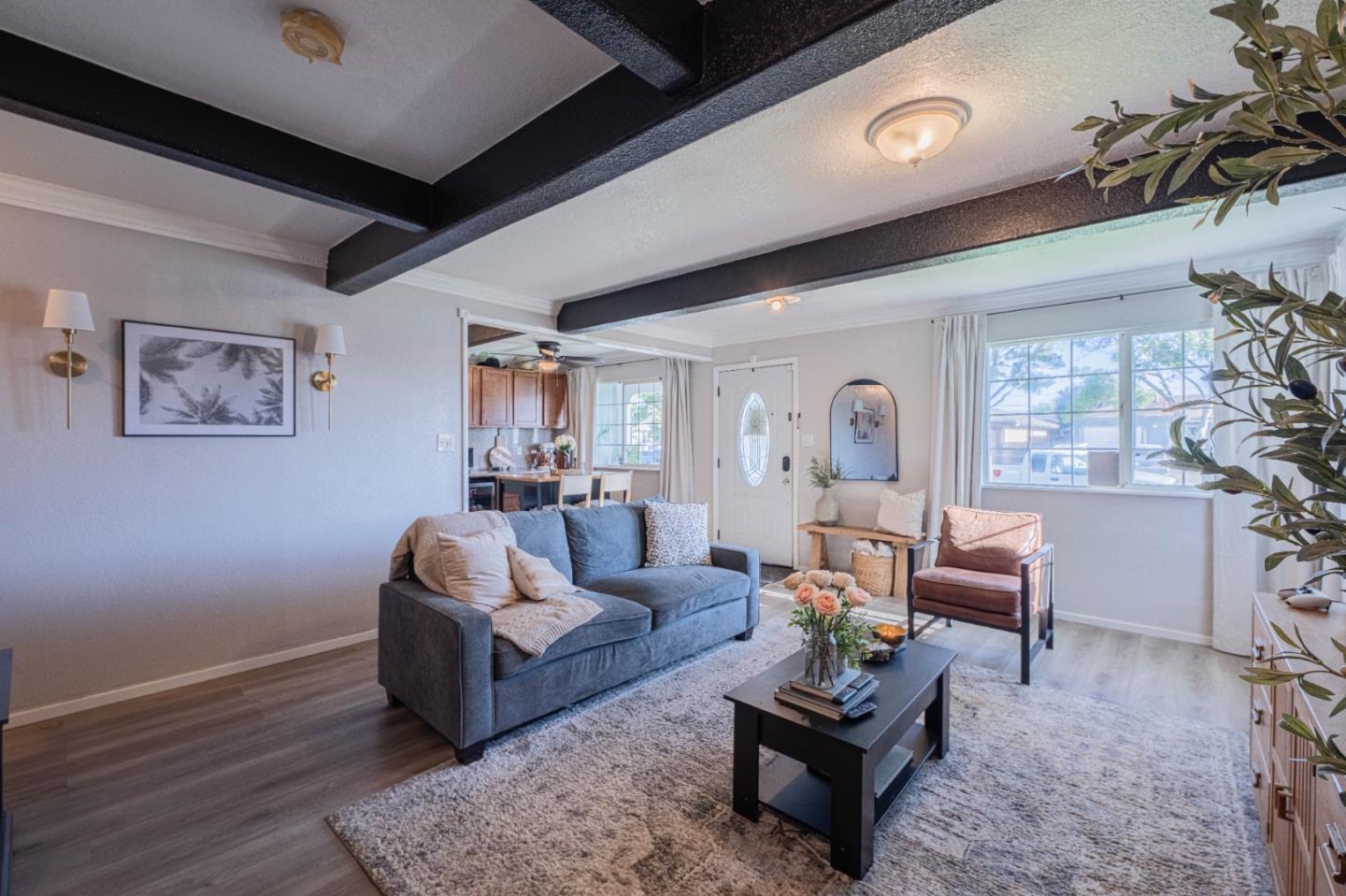 Detail Gallery Image 6 of 21 For 453 Chaparral St, Salinas,  CA 93906 - 3 Beds | 1 Baths