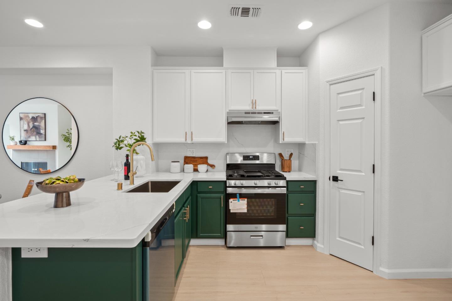 Detail Gallery Image 10 of 20 For 728 City Walk Pl #4,  Hayward,  CA 94541 - 3 Beds | 3 Baths