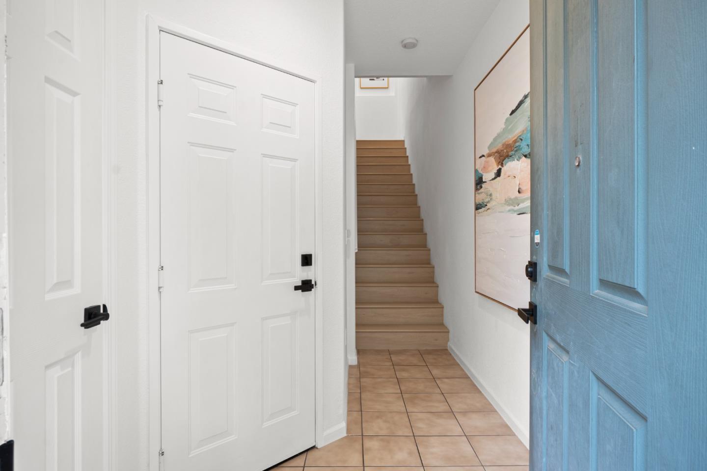 Detail Gallery Image 4 of 20 For 728 City Walk Pl #4,  Hayward,  CA 94541 - 3 Beds | 3 Baths