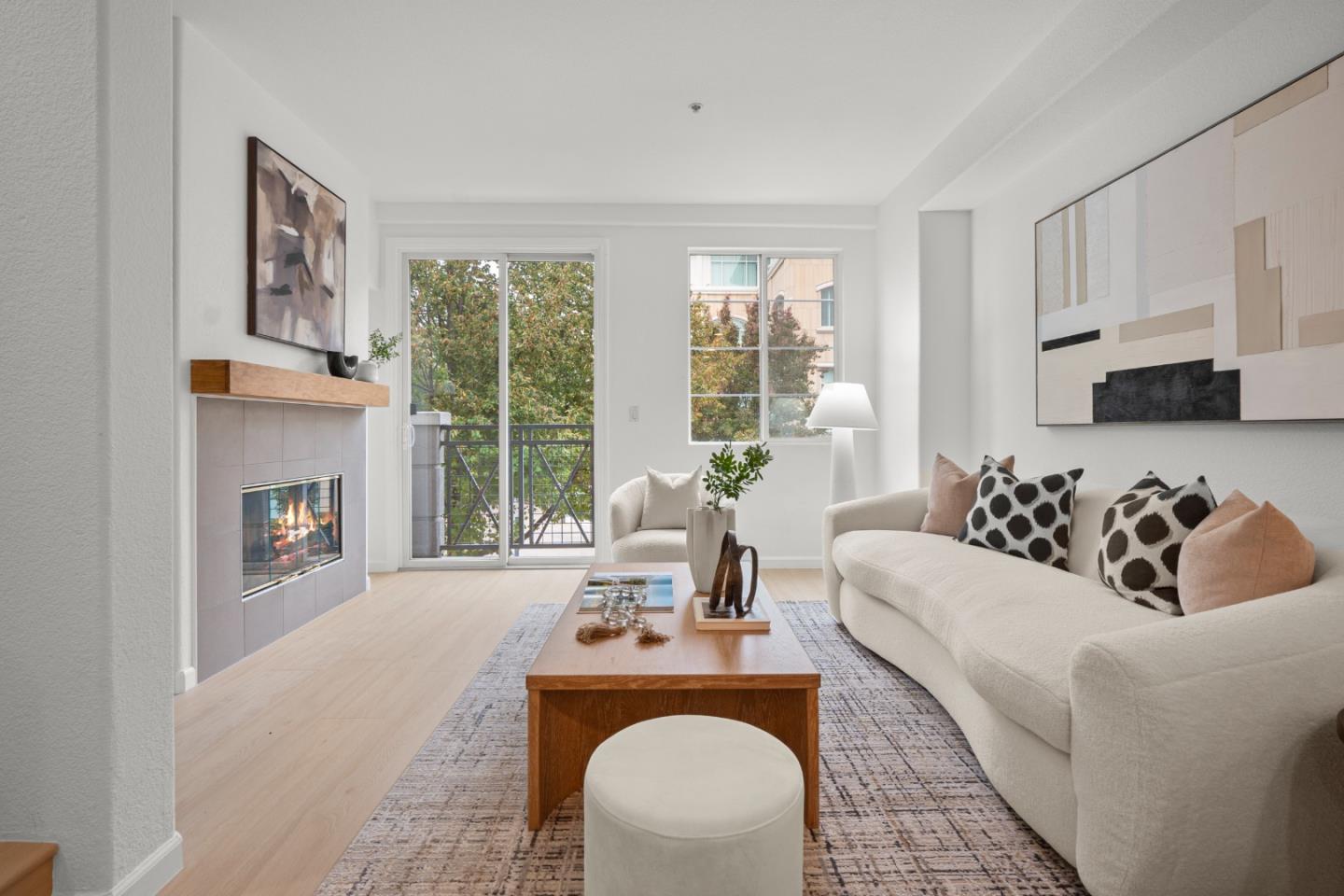 Detail Gallery Image 6 of 20 For 728 City Walk Pl #4,  Hayward,  CA 94541 - 3 Beds | 3 Baths