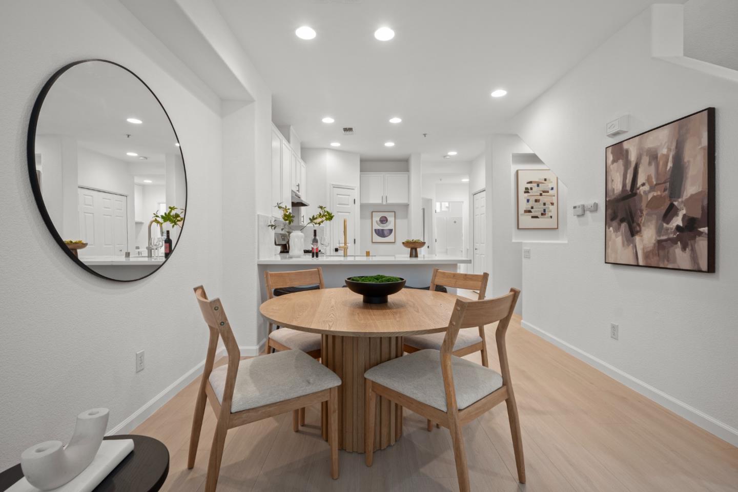 Detail Gallery Image 7 of 20 For 728 City Walk Pl #4,  Hayward,  CA 94541 - 3 Beds | 3 Baths