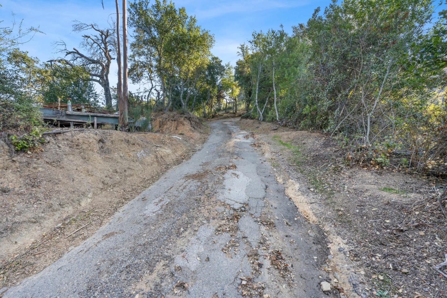 Detail Gallery Image 4 of 32 For 18860 Overlook Rd, Los Gatos,  CA 95030 - 3 Beds | 2 Baths