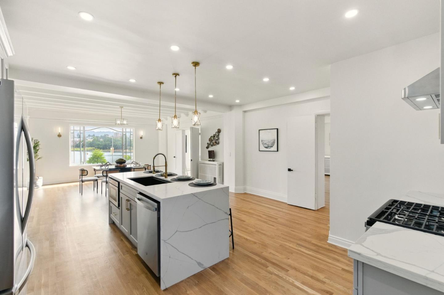 Detail Gallery Image 11 of 32 For 244 Lakeside #202,  Oakland,  CA 94612 - 3 Beds | 3 Baths