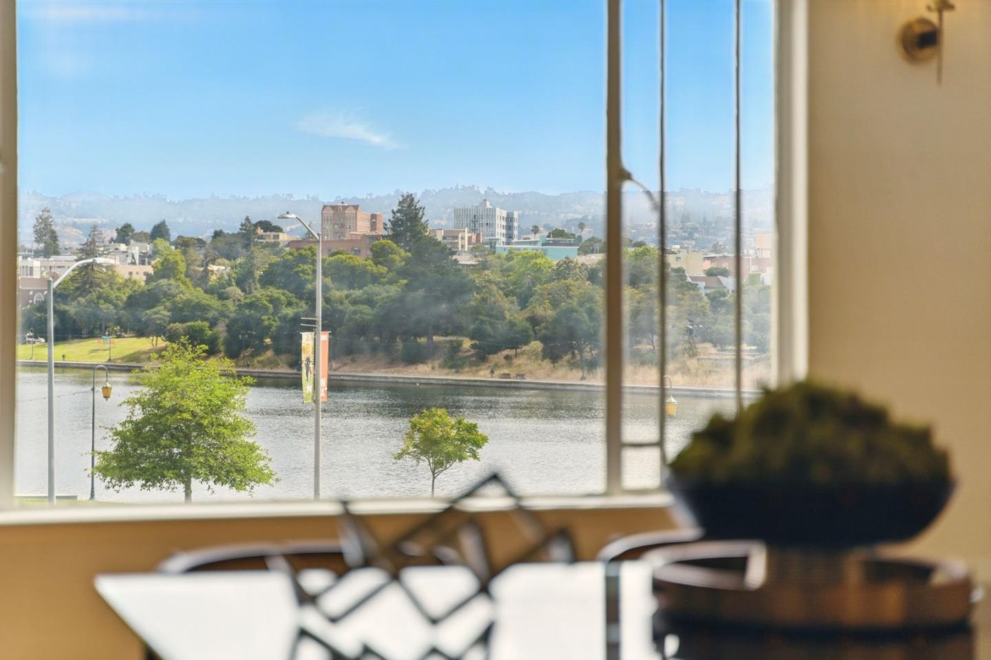 Detail Gallery Image 6 of 32 For 244 Lakeside #202,  Oakland,  CA 94612 - 3 Beds | 3 Baths