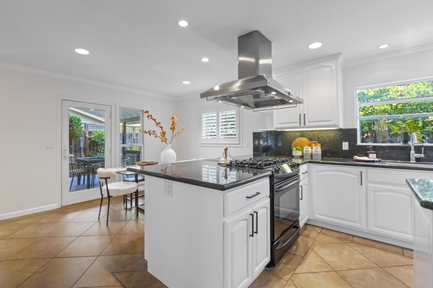 Detail Gallery Image 10 of 62 For 1092 Del Cambre Dr, San Jose,  CA 95129 - 4 Beds | 3 Baths