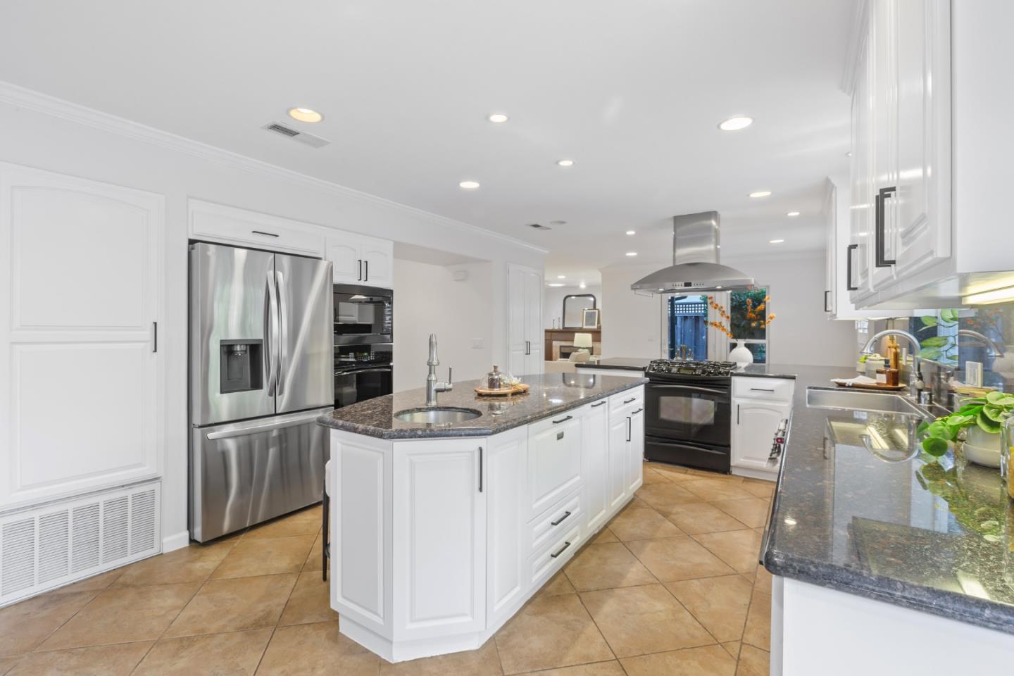 Detail Gallery Image 11 of 62 For 1092 Del Cambre Dr, San Jose,  CA 95129 - 4 Beds | 3 Baths