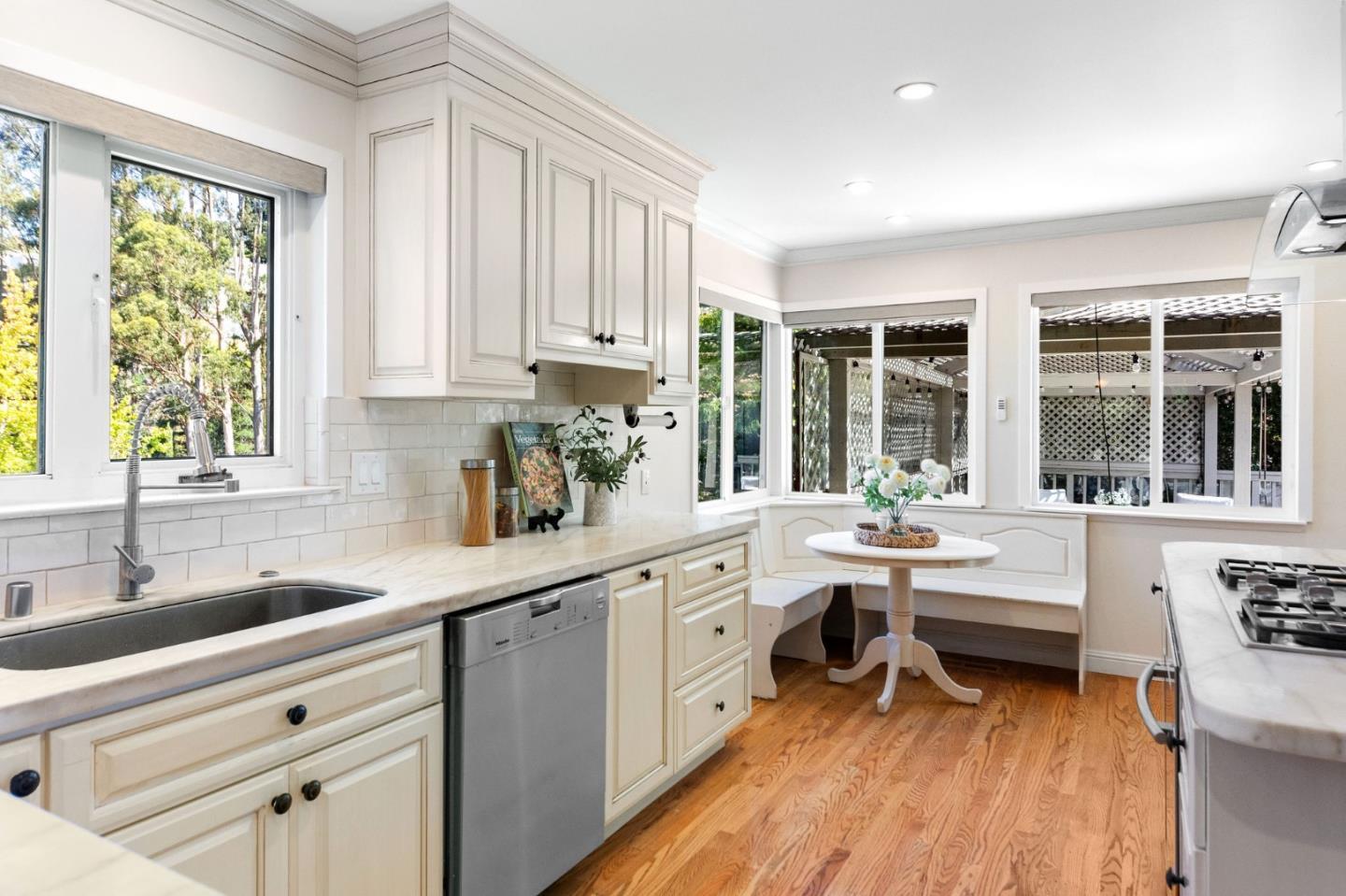 Detail Gallery Image 23 of 100 For 1485 Ascension Dr, San Mateo,  CA 94402 - 4 Beds | 2/1 Baths