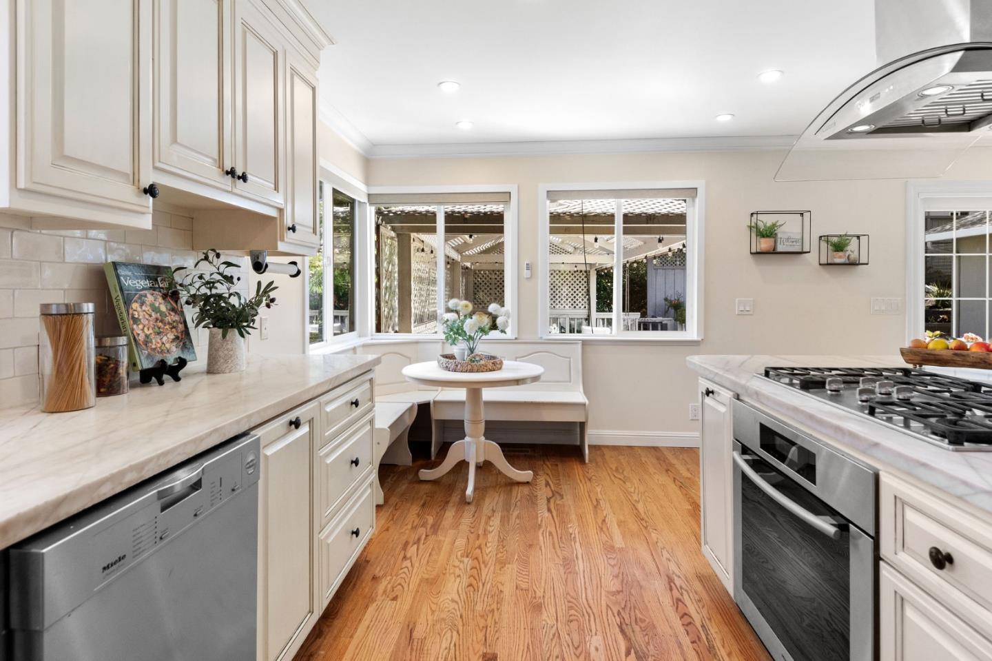 Detail Gallery Image 24 of 100 For 1485 Ascension Dr, San Mateo,  CA 94402 - 4 Beds | 2/1 Baths