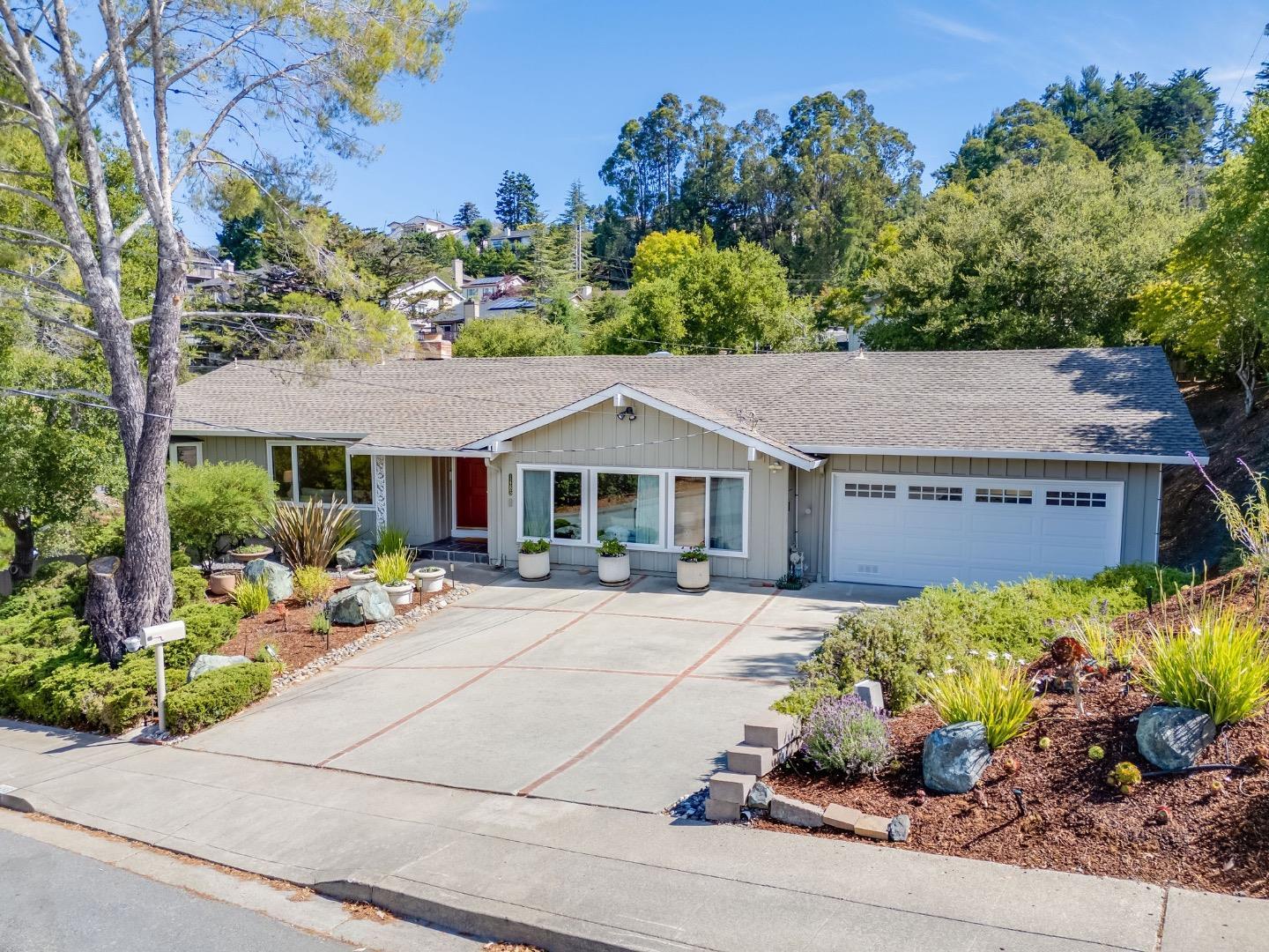 Detail Gallery Image 7 of 100 For 1485 Ascension Dr, San Mateo,  CA 94402 - 4 Beds | 2/1 Baths