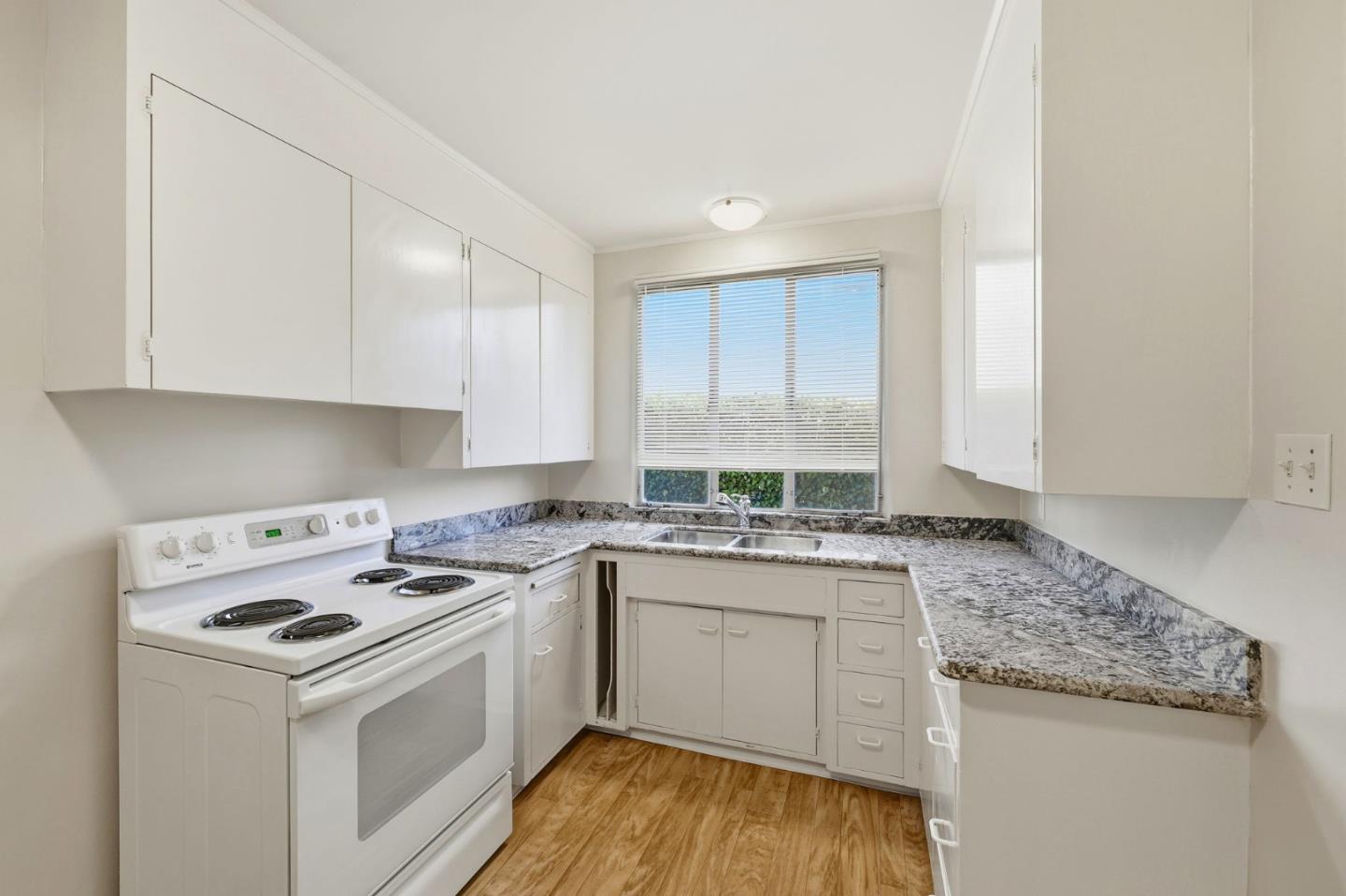 Detail Gallery Image 12 of 21 For 24 Baytree Way, San Mateo,  CA 94402 - – Beds | – Baths